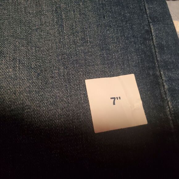 NEW Old Navy Plus Size 18 High Rise 7" Inseam Raw Hem Cut Off Shorts - Picture 4 of 10